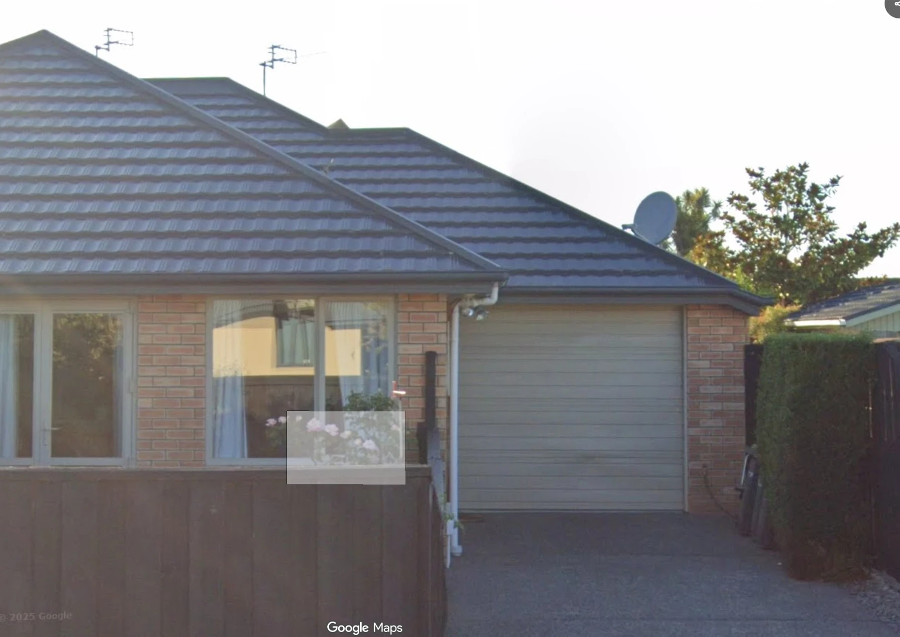 NZ-05 side-view street image used to estimate roof pitch